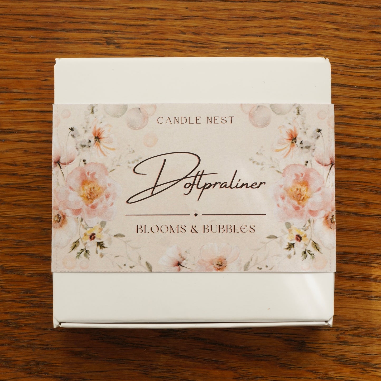 Ask med 9 st Doftpraliner, Blooms & Bubbles. Stängd ask med Doftpraliner