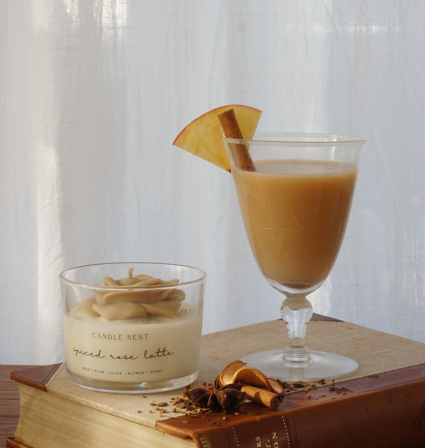 Doftljus- Spiced rose latte