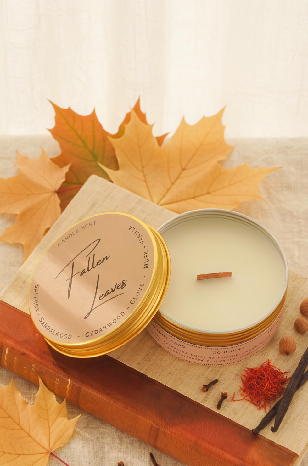 Fallen leaves (Sandelträ - Kryddnejlika - Mysk - Vanilj)