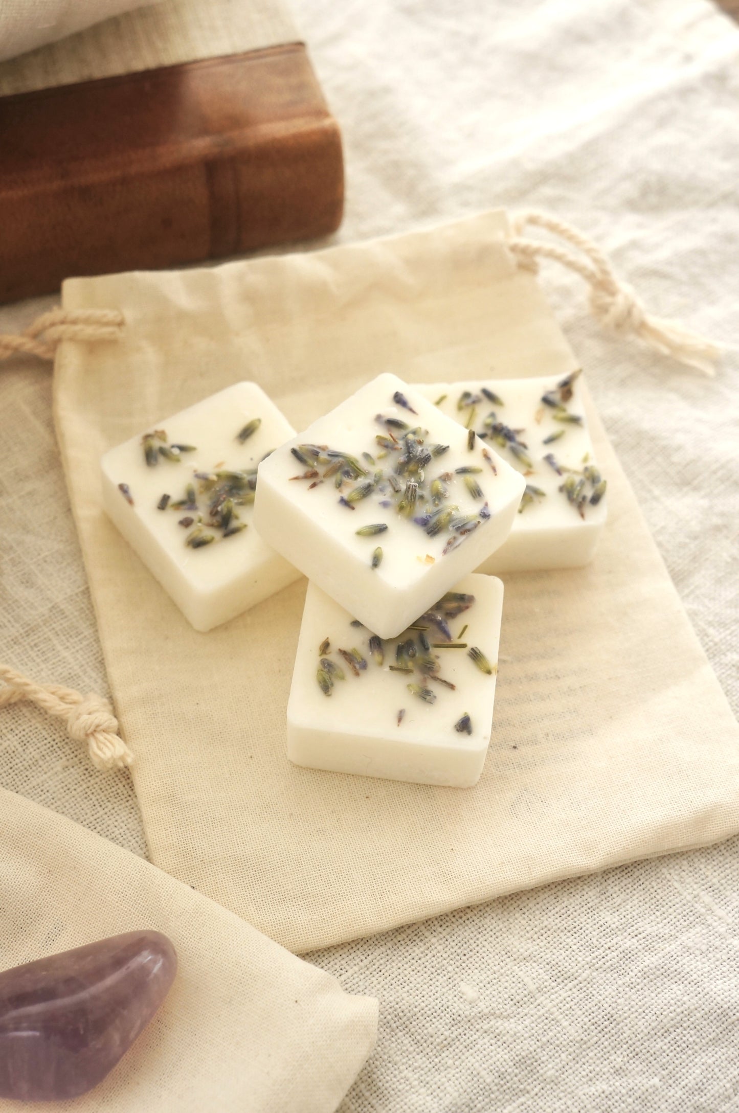 En lugn stund – self care kit med aromalampa, doftpraliner & ametist