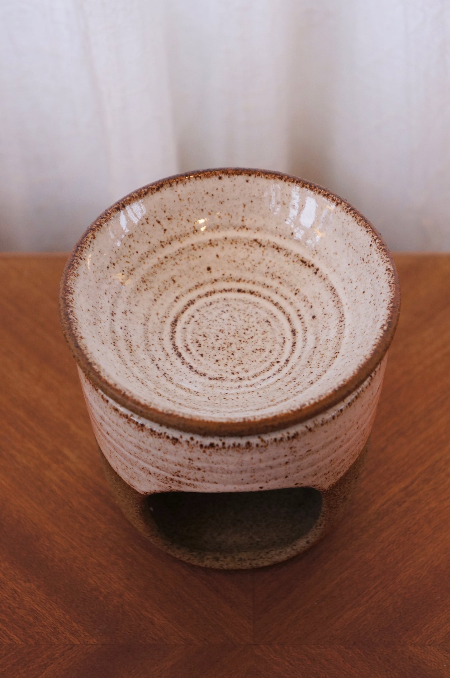 Cillas handgjorda aromlampa- vit & grå