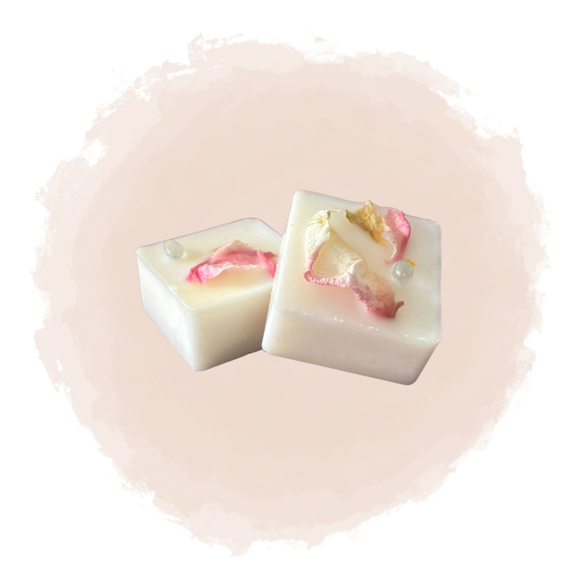 Kubisk doftprov med torkade rosa kronblad inbäddade i vitt vax
